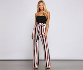 Gestreifte und stylische Hose mit Bindegürtel